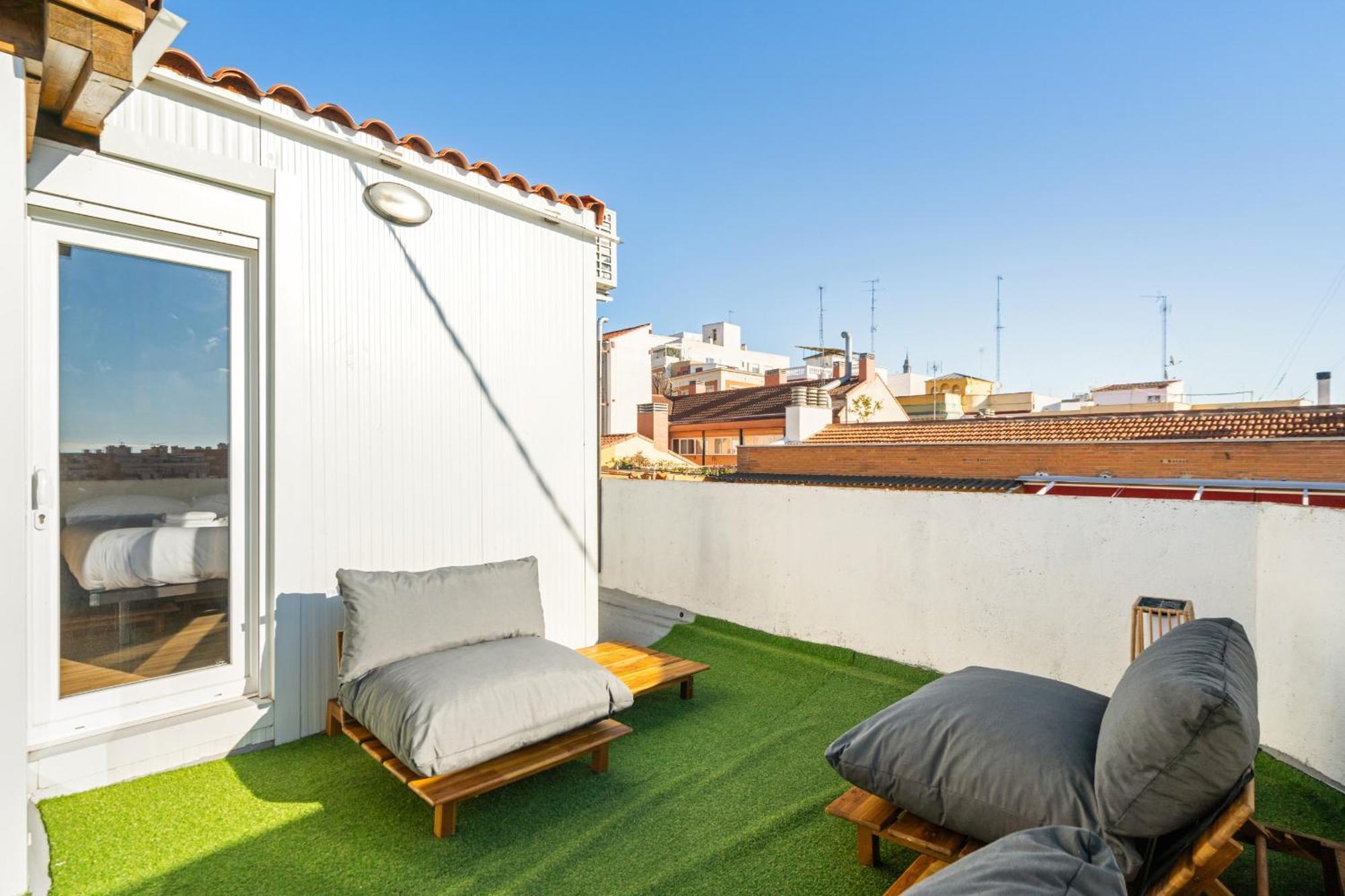 Апартаменты Atico Con Terraza En Lavapies Alquiler Temporal Мадрид Экстерьер фото
